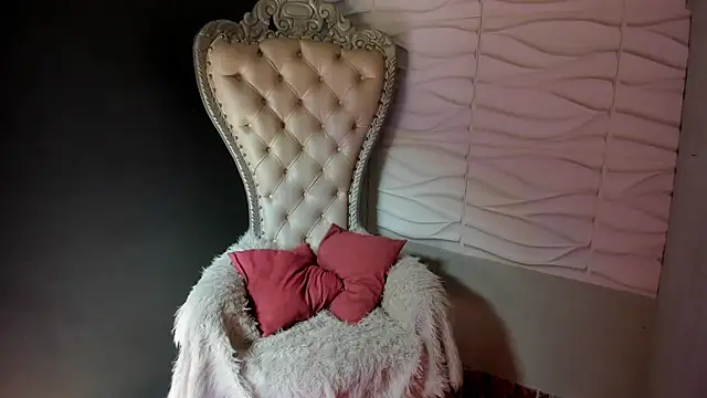 Layla 707 online show from March 26, 2026, 7:45 pm