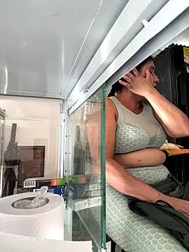 siri duque online show from October 31, 2025, 8:38 pm