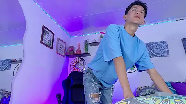 Noah tyler  online show from October 21, 2025, 8:08 pm