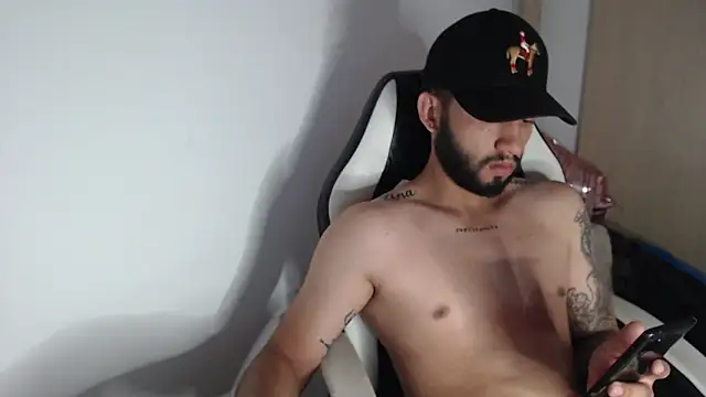 maxXximo777 online show from March 18, 2025, 5:01 pm