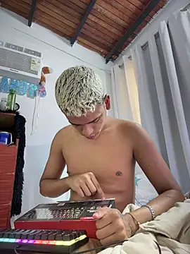 Snapshot of Leo_bunny_hot chatting on January 16, 2026, 8:35 pm Leo bunny hot online show from January 16, 2026, 8:35 pm