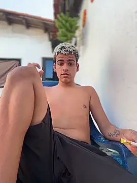 Snapshot of Leo_bunny_hot chatting on February 1, 2026, 8:18 pm Leo bunny hot online show from February 1, 2026, 8:18 pm