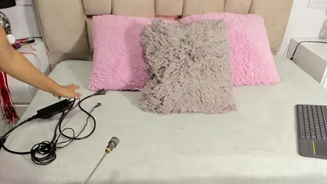 natalyclauss  online show from March 19, 2025, 9:05 pm