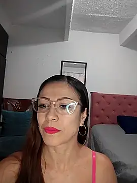 Snapshot of Venus-Wood chatting on October 15, 2025, 4:04 pm Venus-Wood online show from October 15, 2025, 4:04 pm