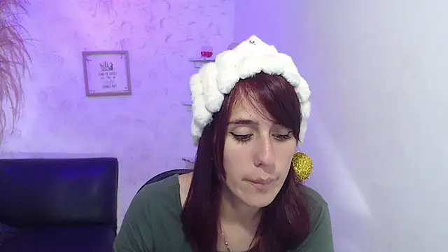 Melothompson online show from December 19, 2024, 3:08 pm