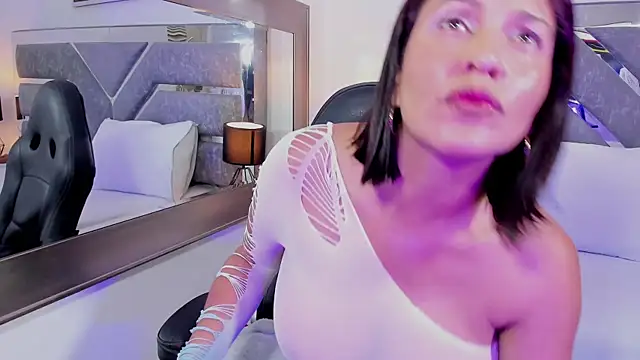 Slut Milf  online show from April 9, 2026, 8:04 pm