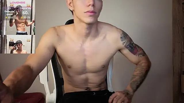 Cristopher23  online show from December 21, 2025, 10:17 am