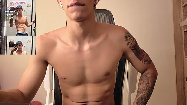 Cristopher23  online show from September 30, 2025, 4:13 pm