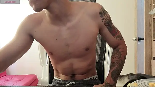 Cristopher23  online show from October 7, 2025, 1:23 pm