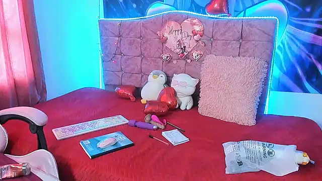 Melanyy 100 online show from February 17, 2026, 7:33 pm