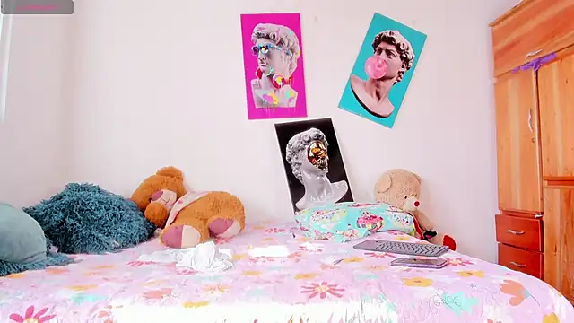 Lilybaudinx96 online show from September 12, 2025, 8:52 pm