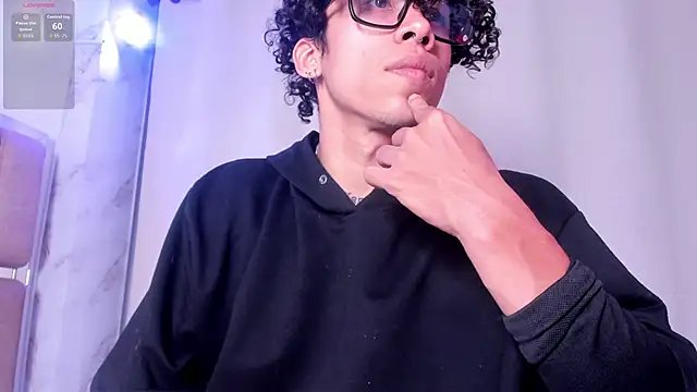 AkazaBoy  online show from June 11, 2026, 8:17 pm