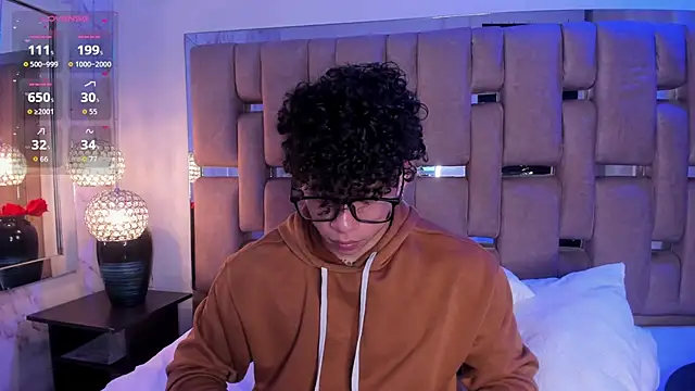 AkazaBoy  online show from November 23, 2025, 4:44 am