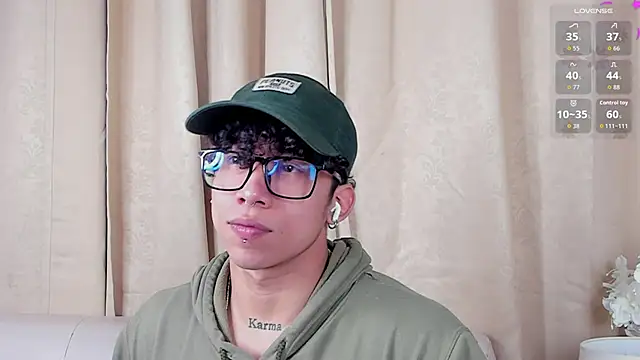 AkazaBoy  online show from March 2, 2026, 4:35 am