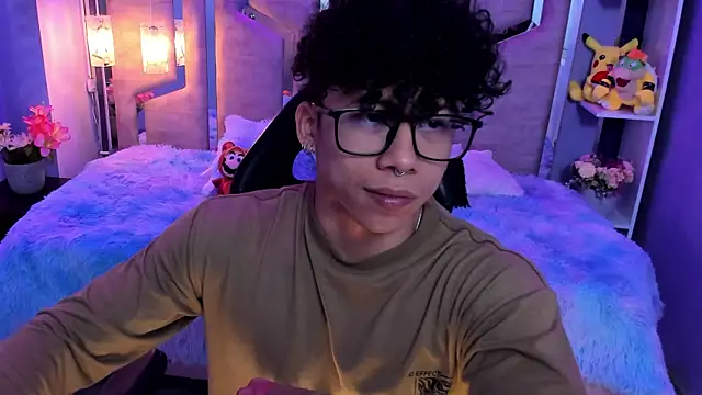 AkazaBoy  online show from November 13, 2025, 4:05 am