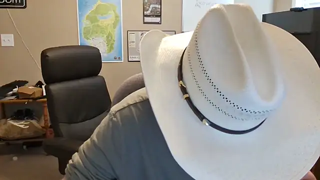 Snapshot of silverfish325 chatting on February 6, 2026, 8:05 pm silverfish325 online show from February 6, 2026, 8:05 pm