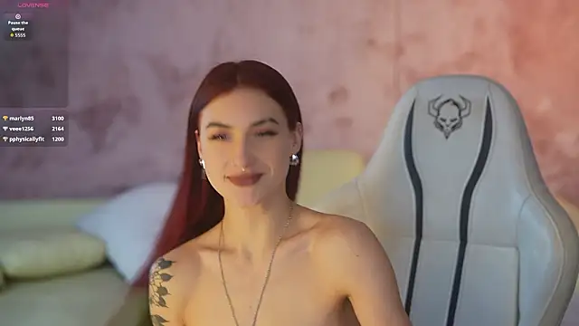 Snapshot of Magnetic_Mia_ chatting on February 3, 2026, 6:40 am Magnetic Mia online show from February 3, 2026, 6:40 am