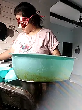 Snapshot of Punjabi_beauty123 chatting on October 29, 2025, 7:51 am Punjabi beauty123 online show from October 29, 2025, 7:51 am