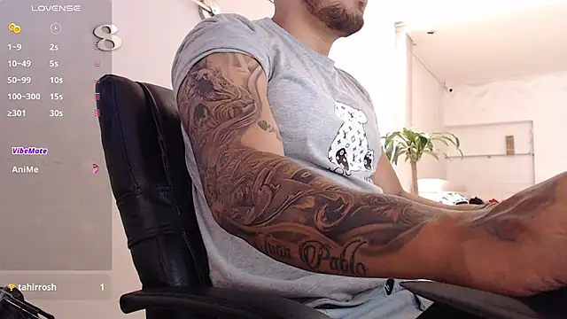 Snapshot of Aaron_Hunter_ chatting on March 15, 2025, 1:51 pm Aaron Hunter online show from March 15, 2025, 1:51 pm