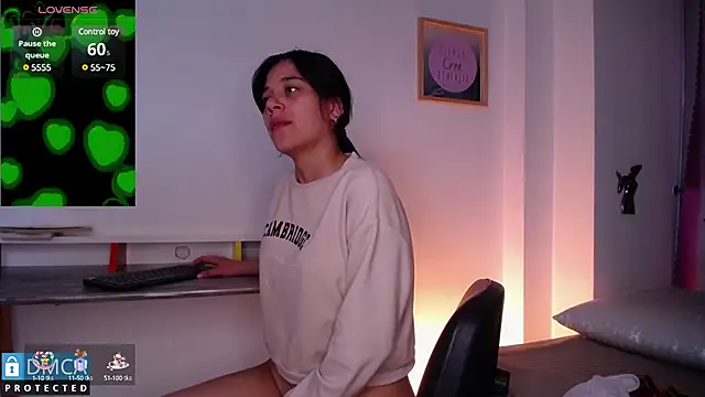 floriamANDjazmin online show from February 18, 2025, 3:21 am