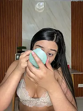 floriamANDjazmin online show from July 13, 2026, 3:06 am