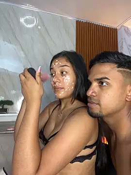 Snapshot of floriamANDjazmin chatting on October 27, 2025, 7:04 pm floriamANDjazmin online show from October 27, 2025, 7:04 pm