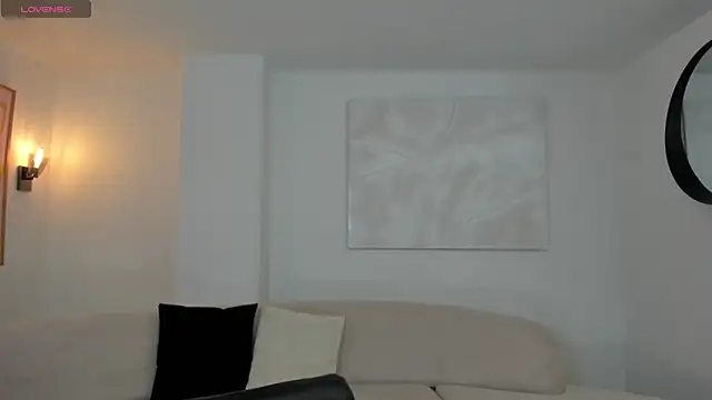 Snapshot of TaraLawrence chatting on February 9, 2026, 4:32 am TaraLawrence online show from February 9, 2026, 4:32 am