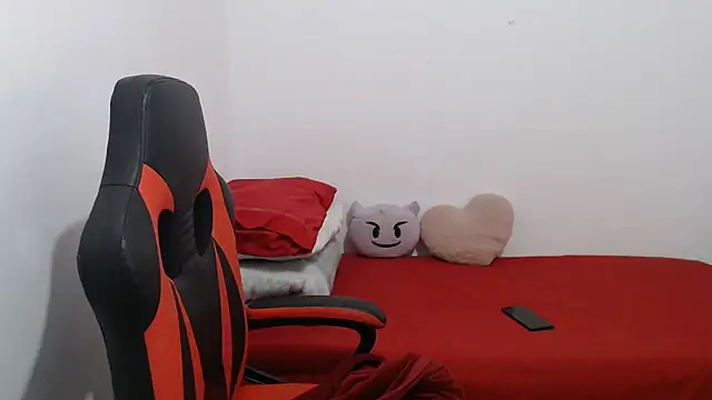 madelyn30 online show from October 24, 2025, 8:35 am