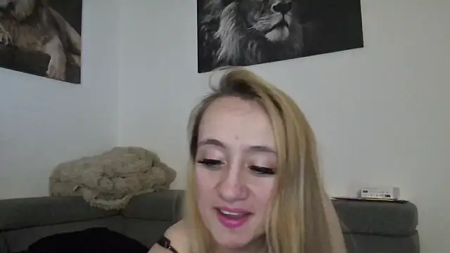 Snapshot of LoveXAddict chatting on February 22, 2026, 9:38 pm LoveXAddict online show from February 22, 2026, 9:38 pm