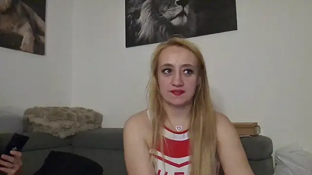 Snapshot of LoveXAddict chatting on March 15, 2026, 9:44 pm LoveXAddict online show from March 15, 2026, 9:44 pm