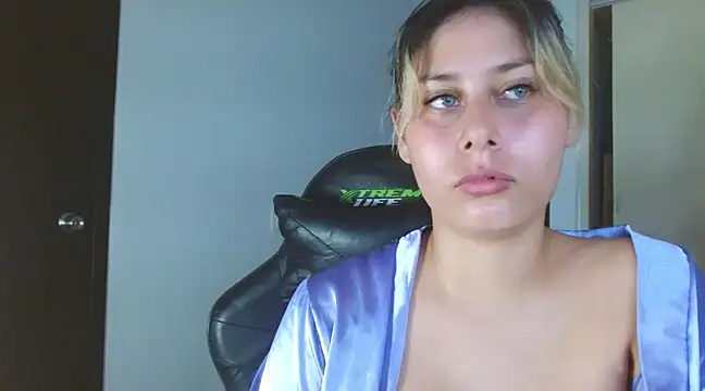 Snapshot of pamela_fox03 chatting on February 13, 2025, 11:15 pm pamela fox03 online show from February 13, 2025, 11:15 pm
