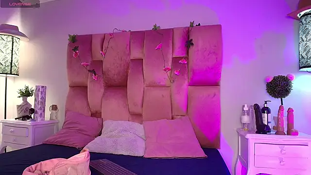 SweetBonniie online show from October 27, 2025, 11:44 am