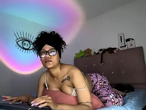 Snapshot of Ale_xandra chatting on November 21, 2025, 2:27 pm Ale xandra online show from November 21, 2025, 2:27 pm