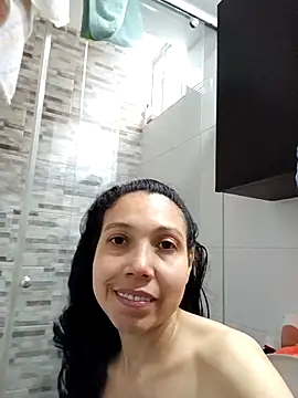 KimPielCanela online show from October 9, 2025, 8:31 pm