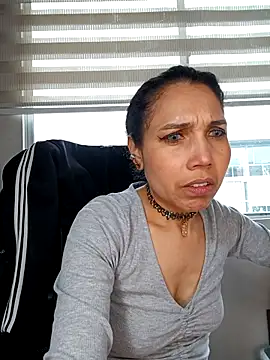 Snapshot of KimPielCanela chatting on January 6, 2026, 8:35 pm KimPielCanela online show from January 6, 2026, 8:35 pm