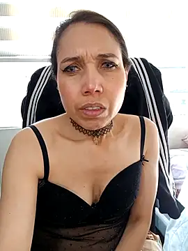 Snapshot of KimPielCanela chatting on January 7, 2026, 9:20 pm KimPielCanela online show from January 7, 2026, 9:20 pm