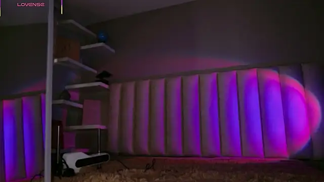 Megan mooree  online show from December 5, 2025, 12:37 pm