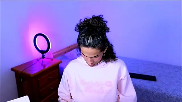 Abby bella09 online show from January 16, 2026, 8:02 pm