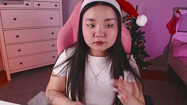 Suzy Baee online show from December 18, 2024, 12:29 pm