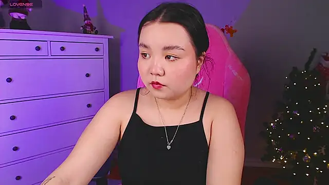 Suzy Baee online show from December 19, 2024, 12:23 pm