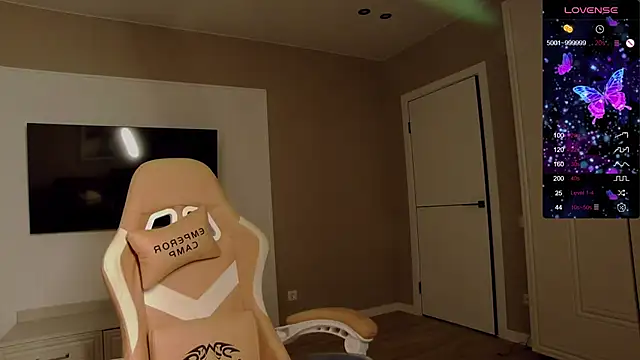 Holly Molii online show from December 3, 2025, 2:12 am