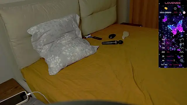 Holly Molii online show from October 11, 2025, 2:12 am