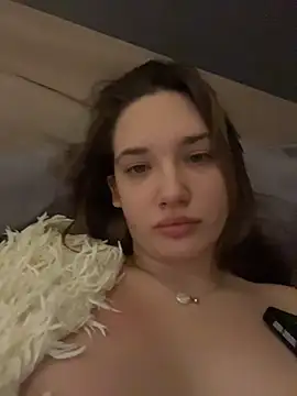 Holly Molii online show from April 8, 2026, 4:14 am