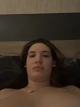 Holly Molii online show from April 10, 2026, 3:57 am