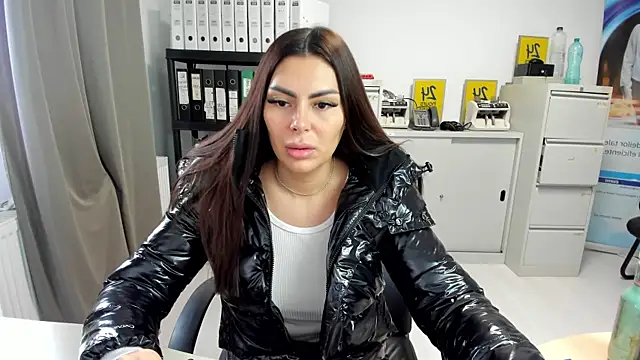 kilenyapatrice online show from November 15, 2025, 11:25 am