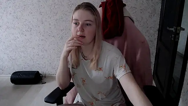 Snapshot of EvaAndLilith chatting on February 11, 2025, 5:58 am EvaAndLilith online show from February 11, 2025, 5:58 am