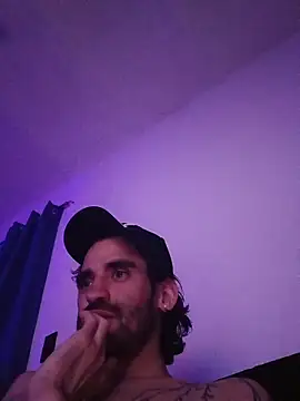 Snapshot of johngil0995 chatting on November 10, 2025, 11:26 am johngil0995 online show from November 10, 2025, 11:26 am