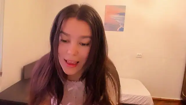 Snapshot of LunaXmii chatting on March 8, 2025, 5:59 am LunaXmii online show from March 8, 2025, 5:59 am