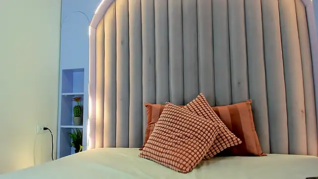 JaylaScott   online show from December 14, 2025, 11:49 am