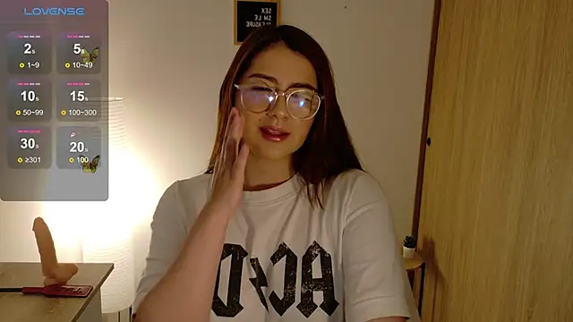 Snapshot of Rachel_t_ chatting on October 1, 2025, 10:24 pm Rachel t online show from October 1, 2025, 10:24 pm